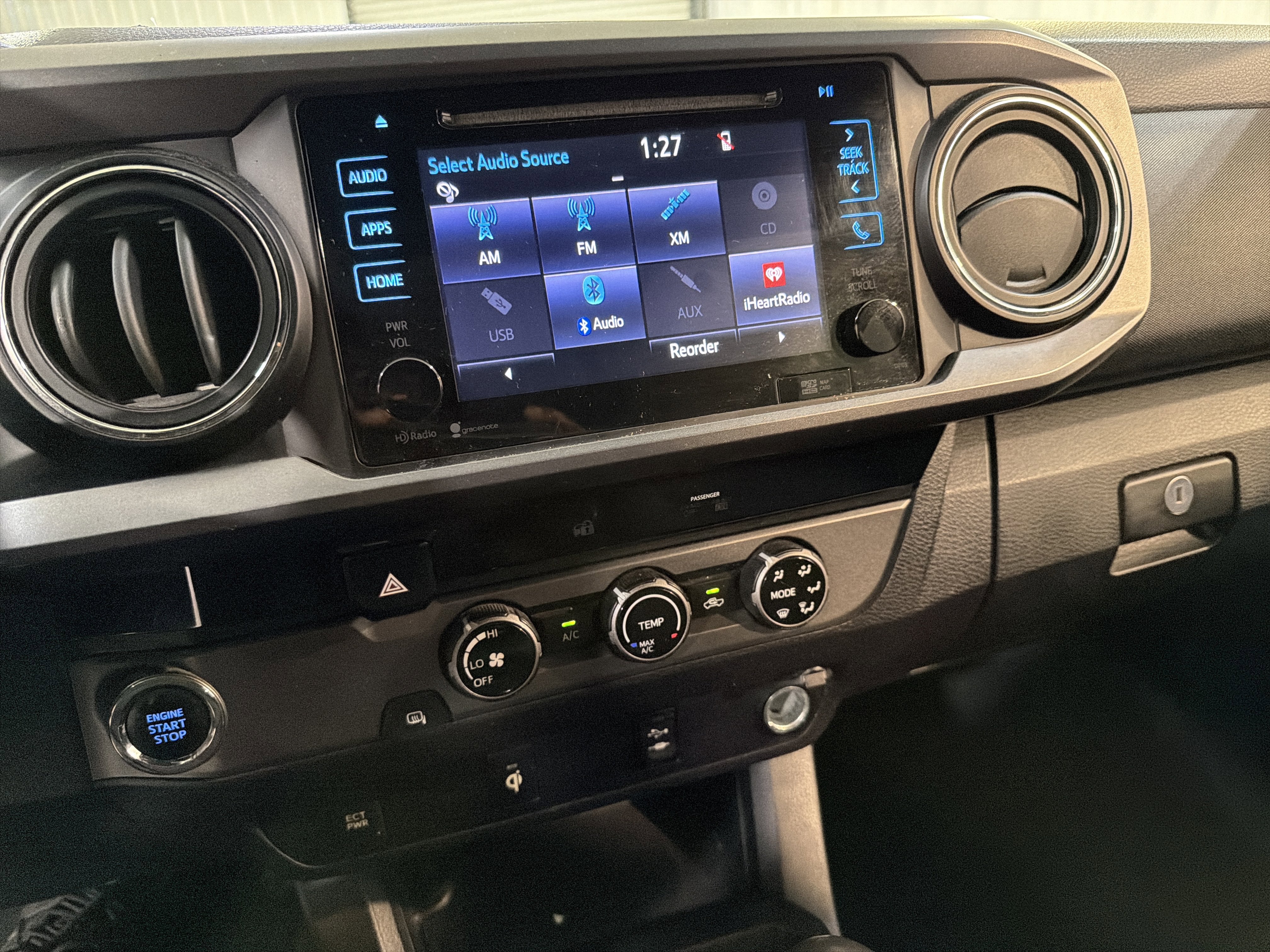 Used 2016 Toyota Tacoma TRD Sport w/ Towing Package image 17