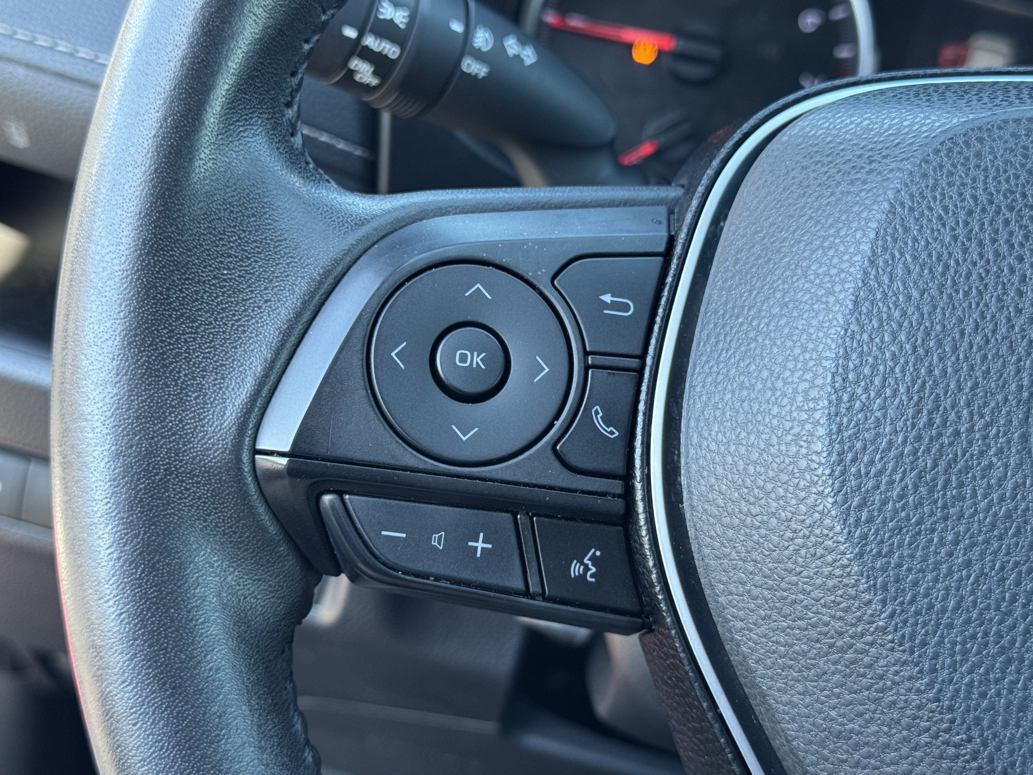 Used 2020 Toyota RAV4 XLE Premium image 30