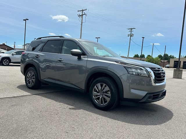 Used 2025 Nissan Pathfinder SV FWD image 8
