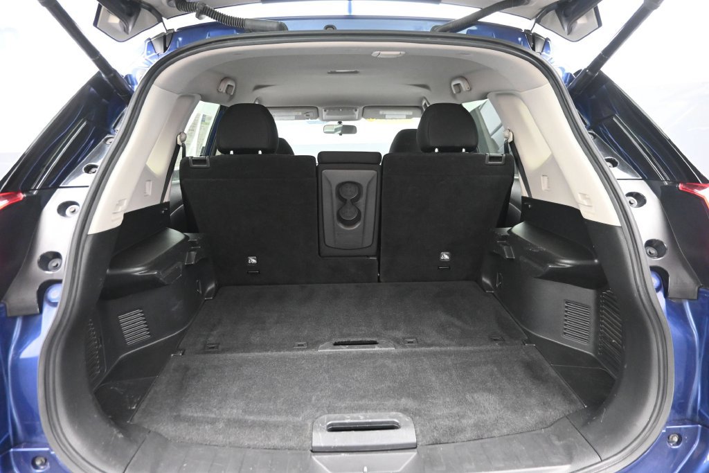 Used 2018 Nissan Rogue SV w/ Premium Package AWD/4WD image 11