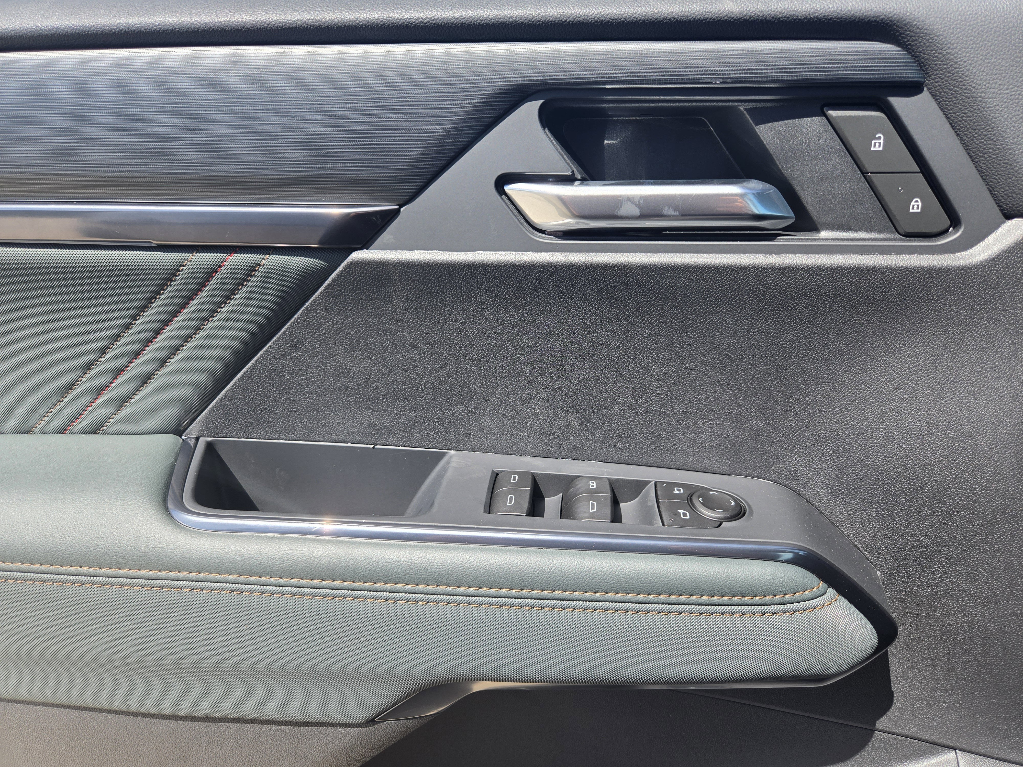 New 2026 GMC Acadia AT4 w/ Luxury Package image 16