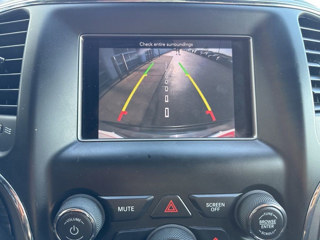 Used 2019 Jeep Grand Cherokee Laredo AWD/4WD image 22