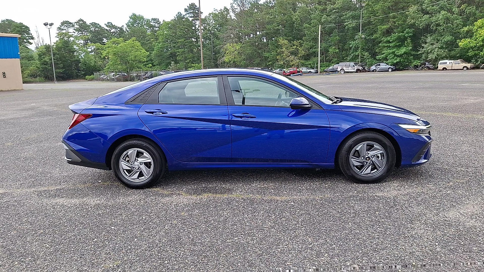 Certified 2025 Hyundai Elantra SE FWD image 9