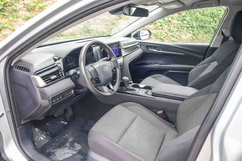 Used 2025 Toyota Camry LE FWD image 17