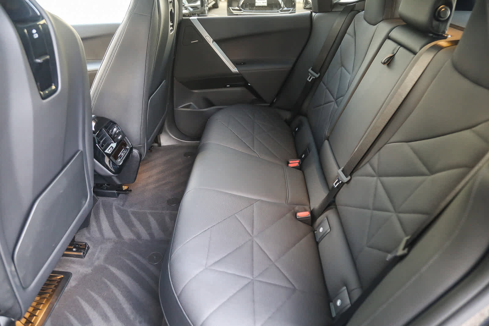 Used 2025 BMW iX xDrive50 w/ Premium Package image 14