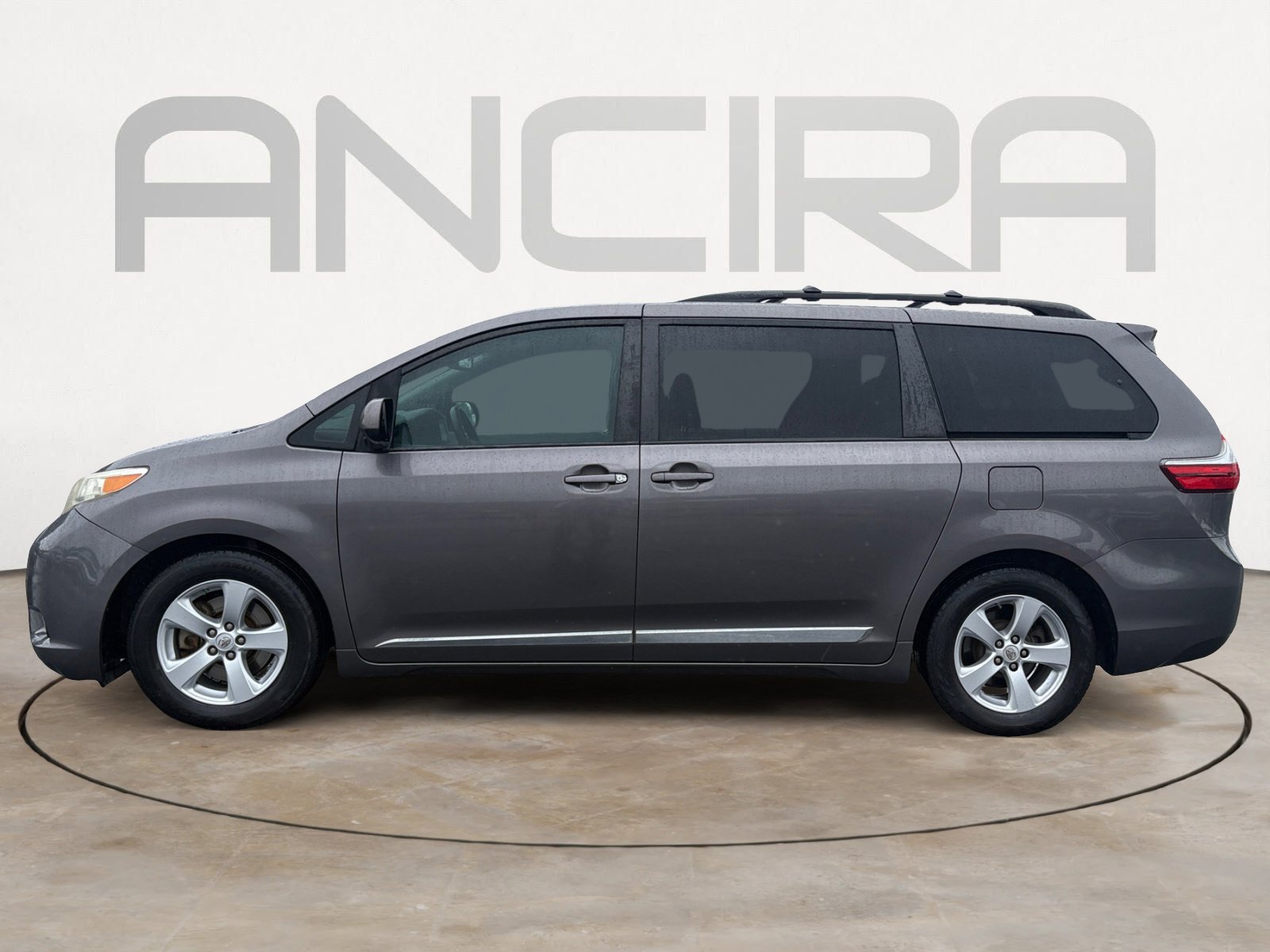 Used 2015 Toyota Sienna LE image 8