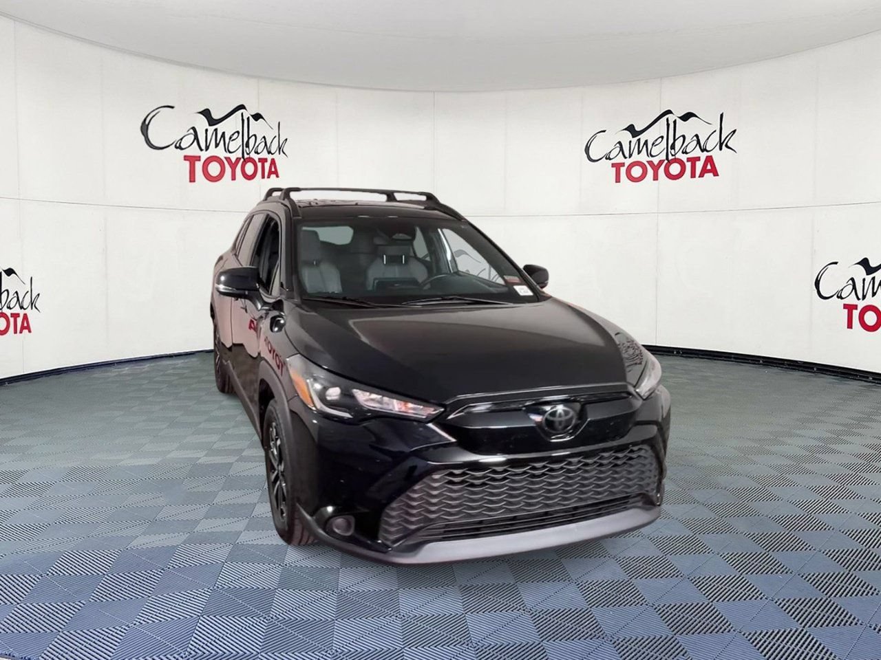 Used 2024 Toyota Corolla Cross AWD Hybrid w/ Moonroof Package image 4