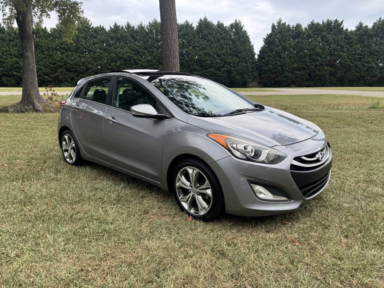 Used 2013 Hyundai Elantra GT w/ Style Pkg FWD image 2