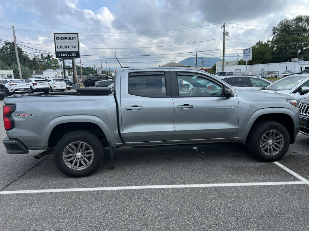 Used 2024 Chevrolet Colorado LT w/ LT Convenience Package III AWD/4WD image 16