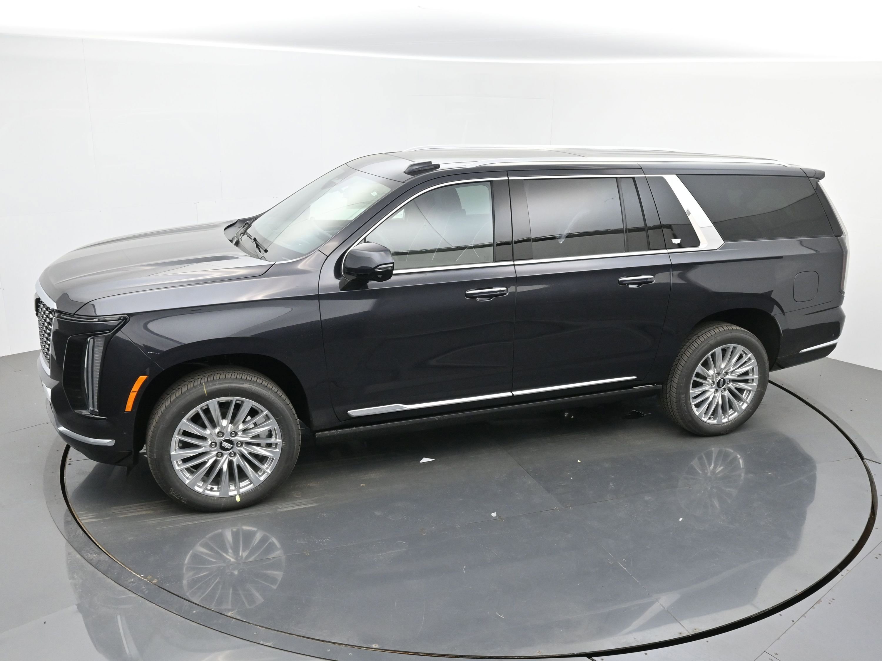New 2026 Cadillac Escalade ESV Luxury w/ LPO, Floor Liner Package AWD/4WD image 24