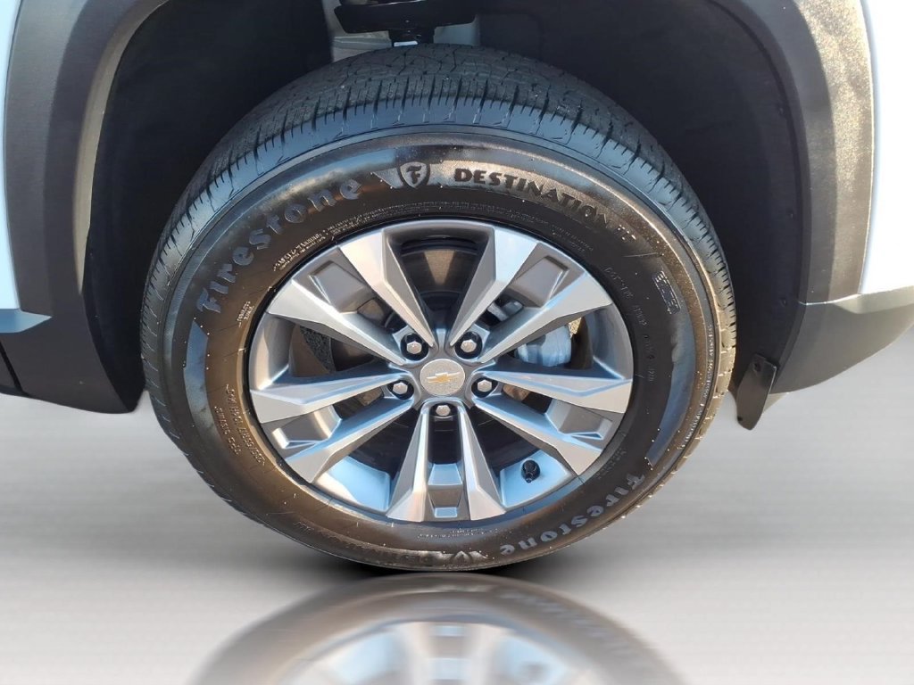 Used 2026 Chevrolet Equinox LT FWD image 9