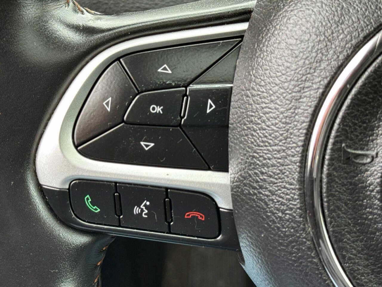 Used 2019 Jeep Compass Latitude w/ Cold Weather Group image 18