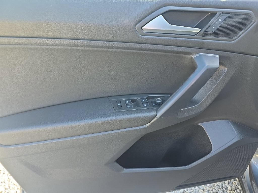 Used 2021 Volkswagen Tiguan SE w/ Panoramic Sunroof Package AWD/4WD image 14