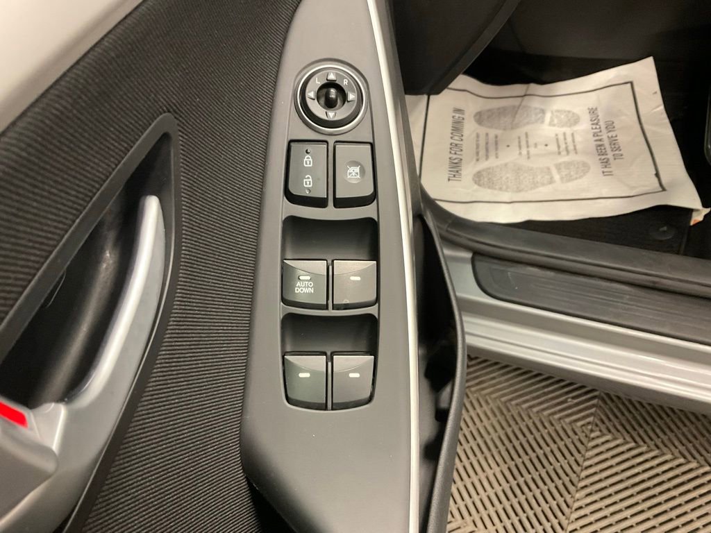Used 2015 Hyundai Elantra GT image 16