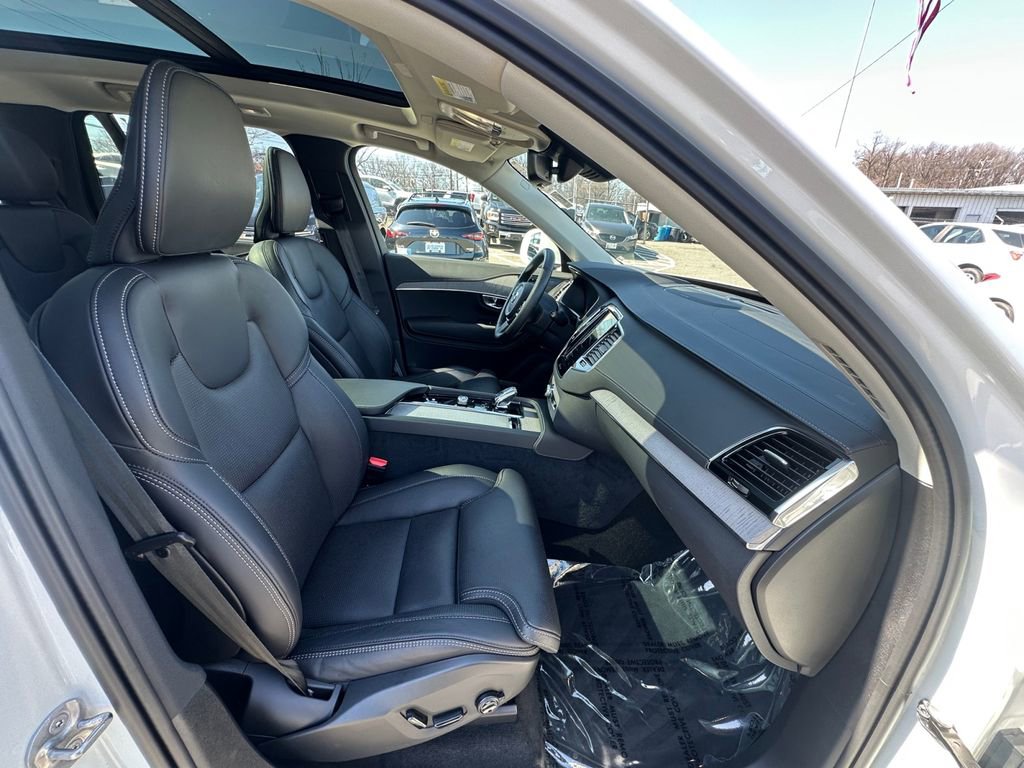 Used 2025 Volvo XC90 T8 Ultra w/ Protection Package Premier AWD/4WD image 28