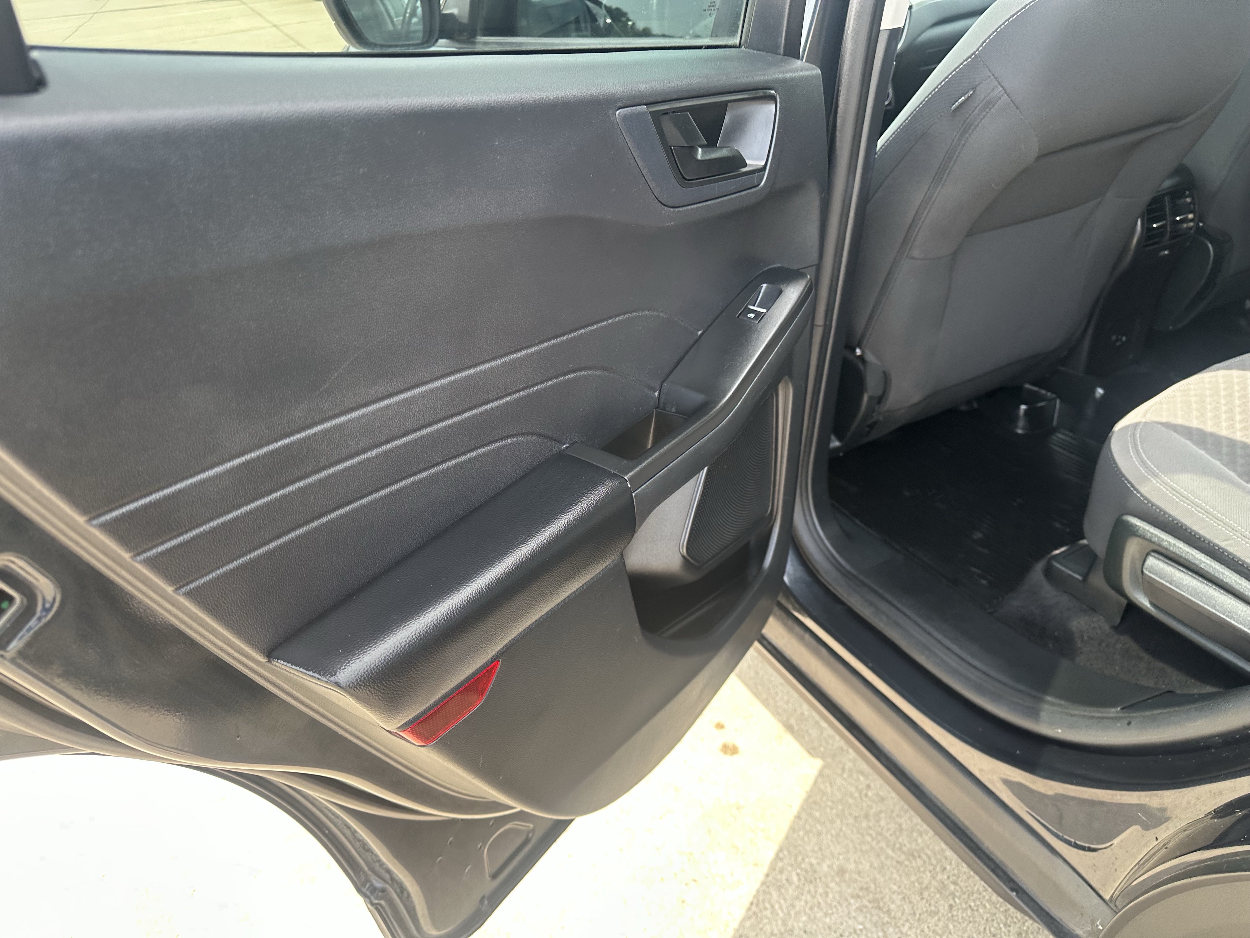 Used 2022 Ford Escape SE w/ Convenience Package FWD image 15