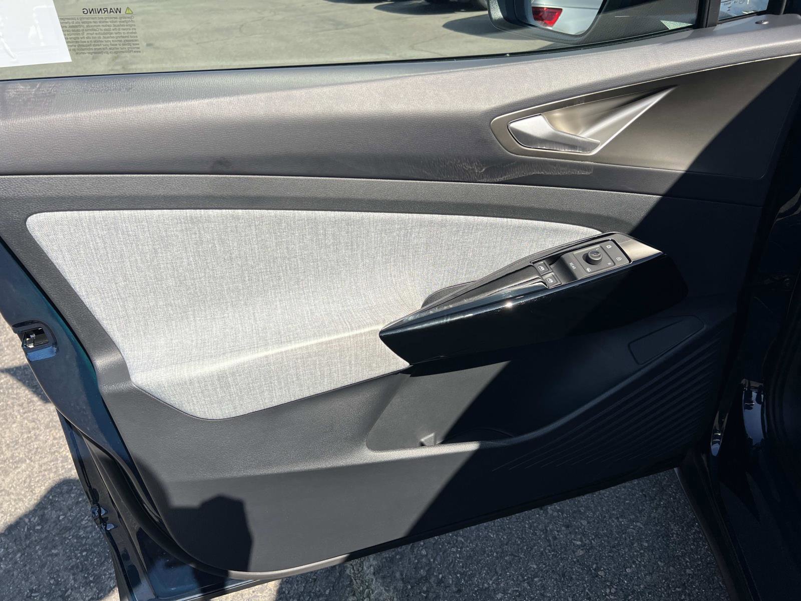 Certified 2023 Volkswagen ID.4 Pro image 6