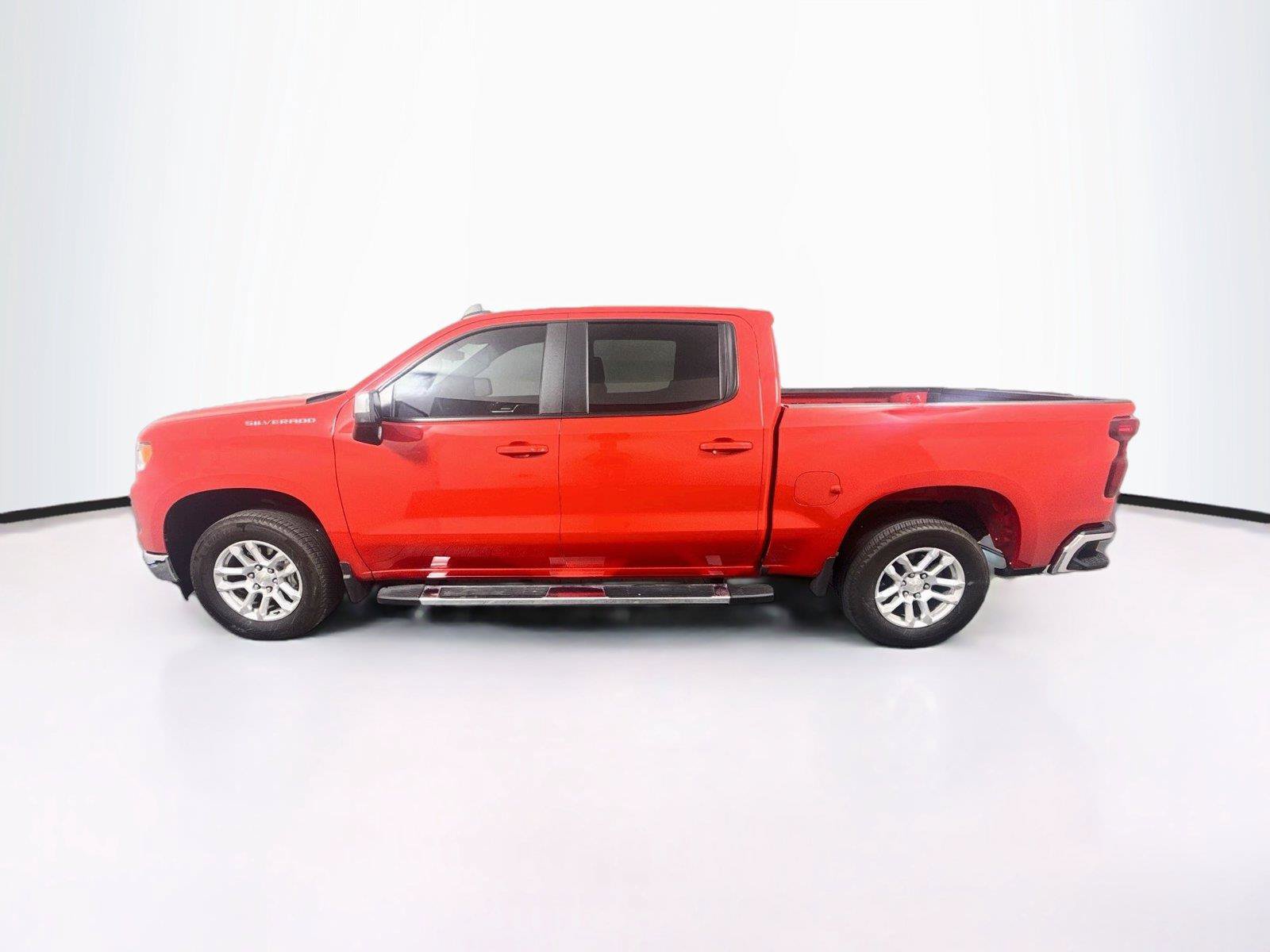 Used 2025 Chevrolet Silverado 1500 LT RWD image 2
