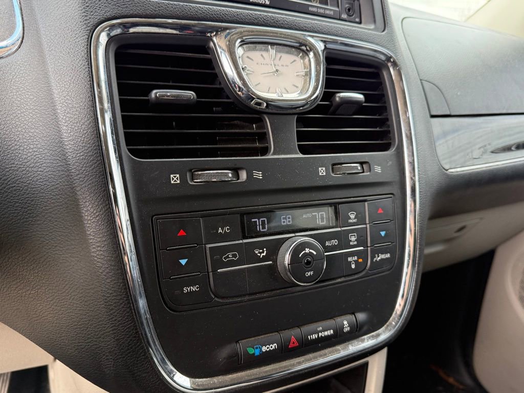 Used 2015 Chrysler Town & Country Touring image 21