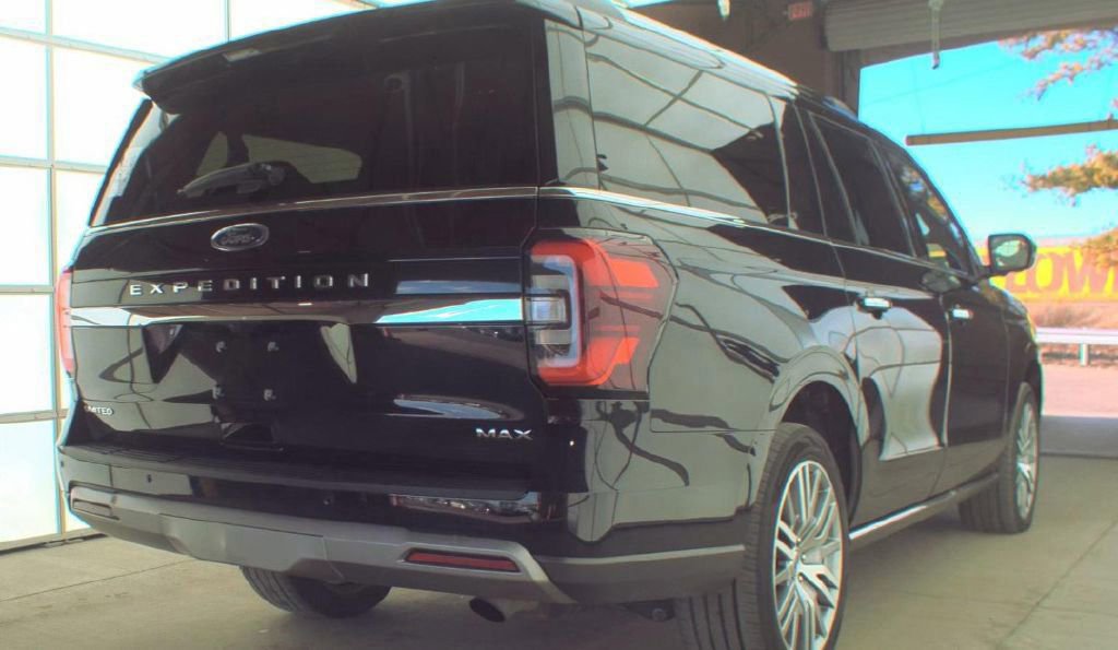 Used 2024 Ford Expedition Max Limited AWD/4WD image 3