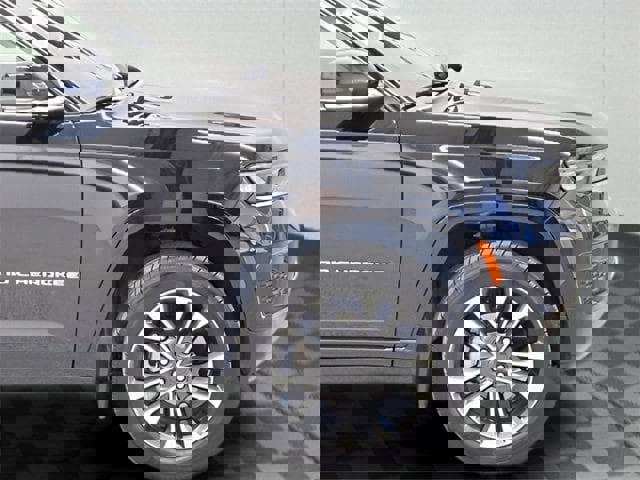 Used 2023 Jeep Grand Cherokee Overland w/ Adv Protech Group III image 10