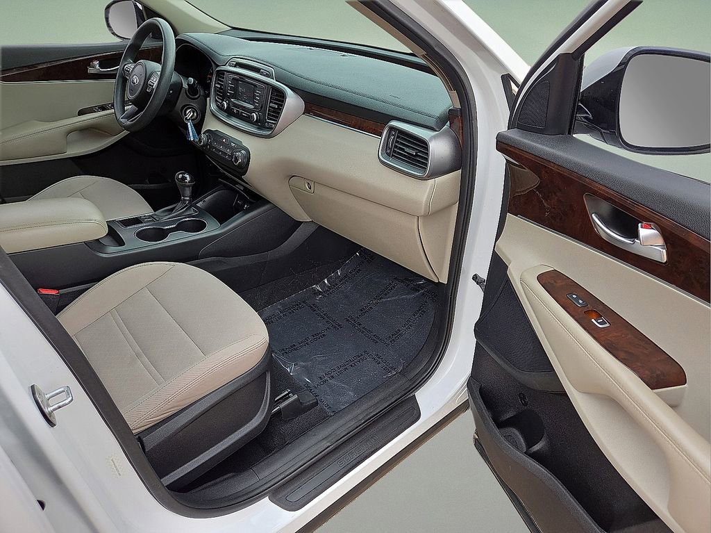 Used 2016 Kia Sorento LX image 10