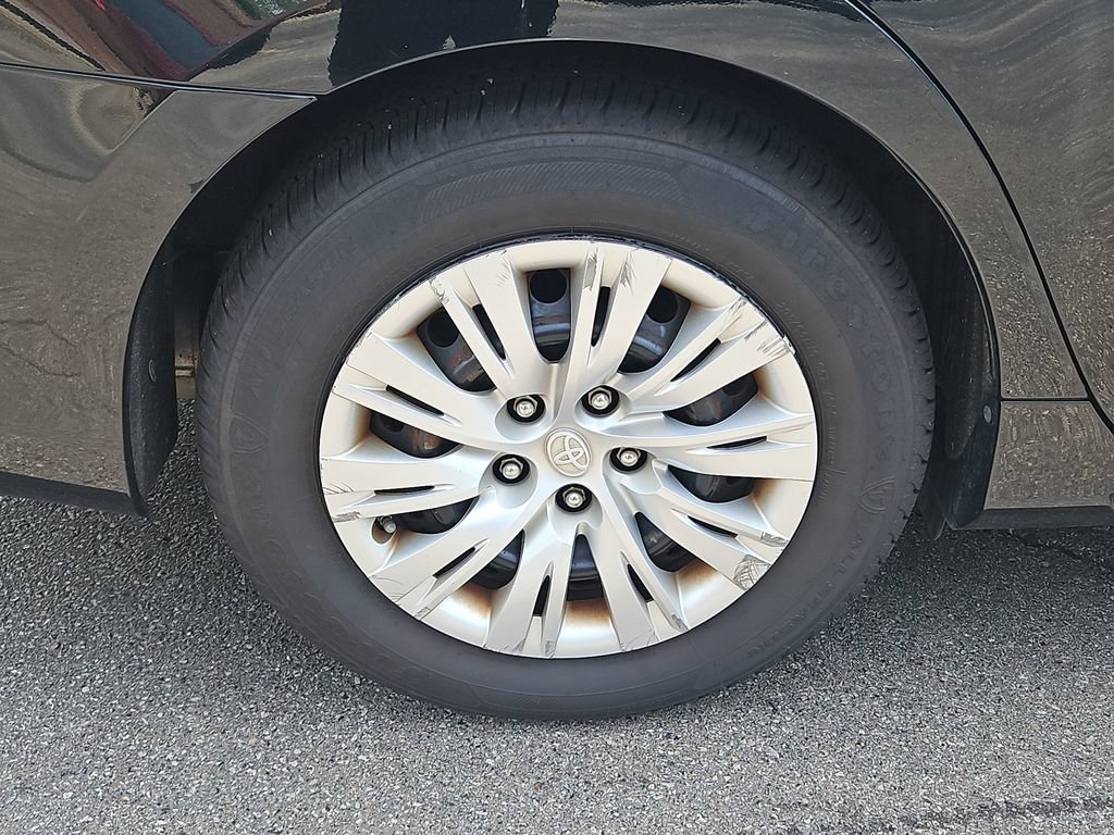 Used 2012 Toyota Camry LE FWD image 6
