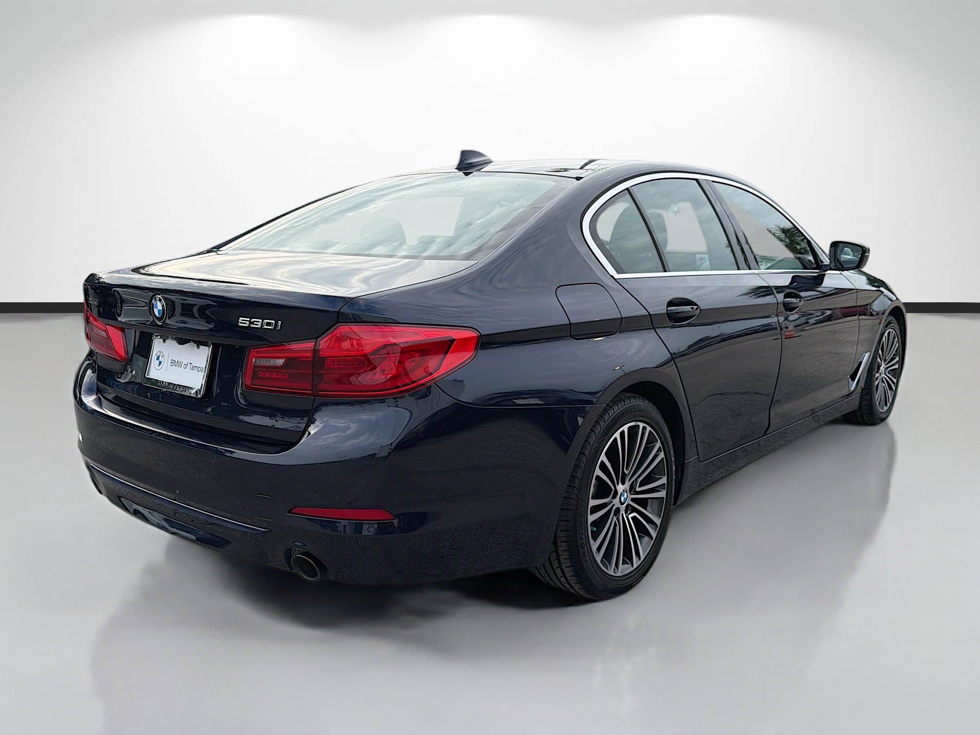 Used 2020 BMW 530i xDrive w/ Convenience Package AWD/4WD image 3