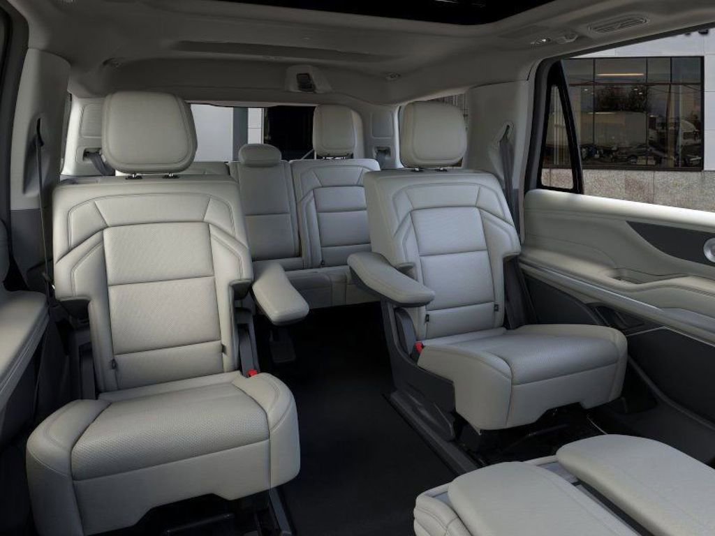 New 2026 Lincoln Navigator Reserve image 11