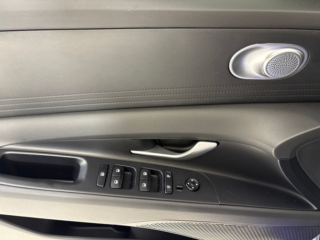 New 2025 Hyundai Elantra Hybrid FWD image 17