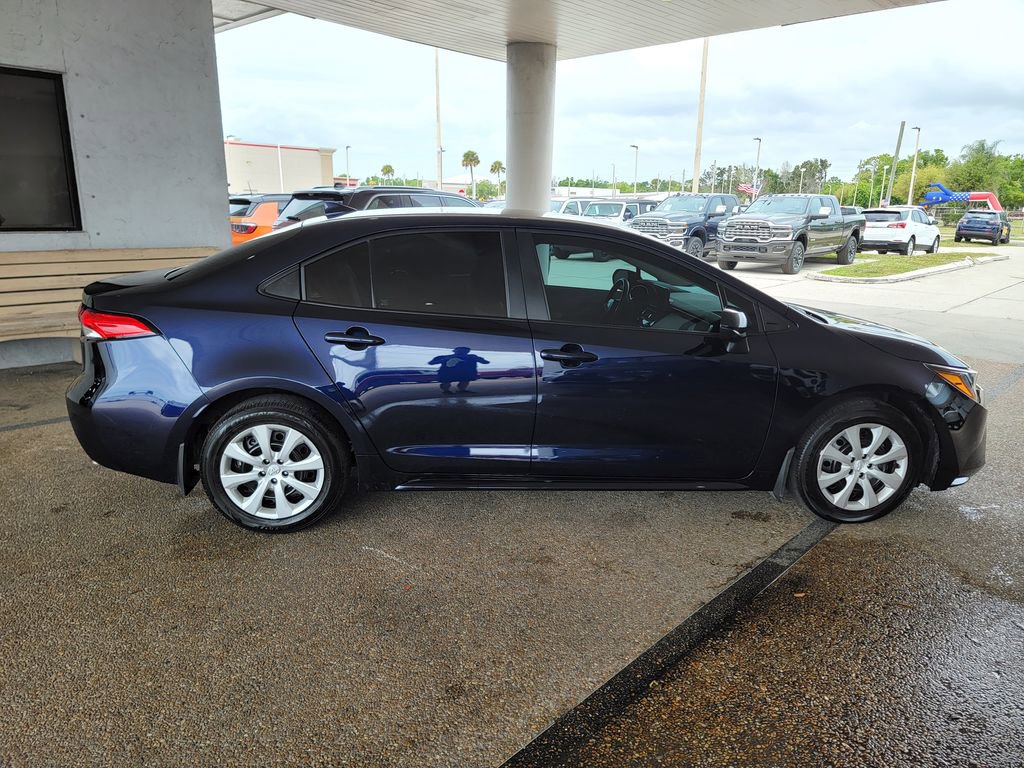 Used 2025 Toyota Corolla LE FWD image 7