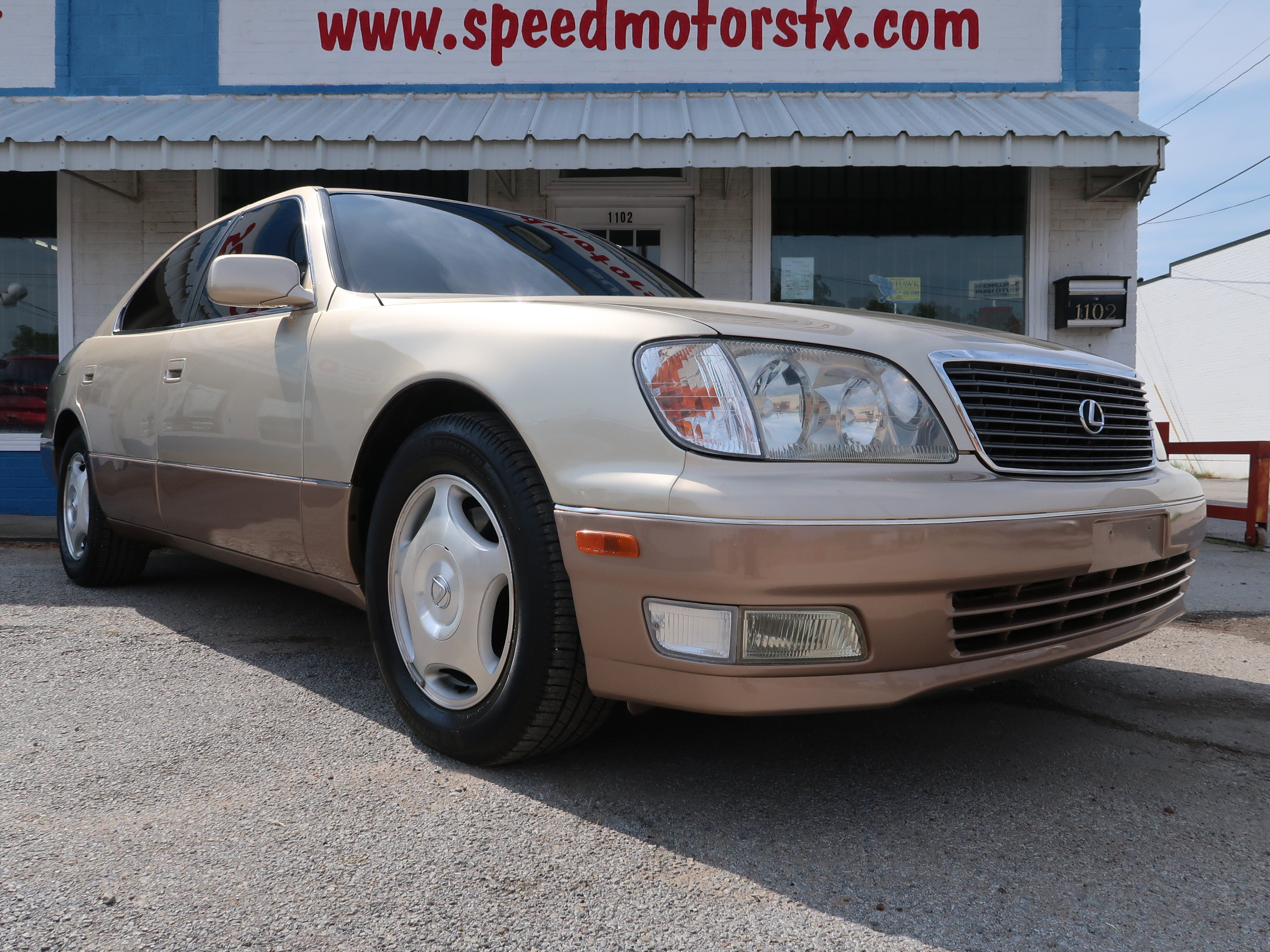 Used 2000 Lexus LS 400 RWD image 6