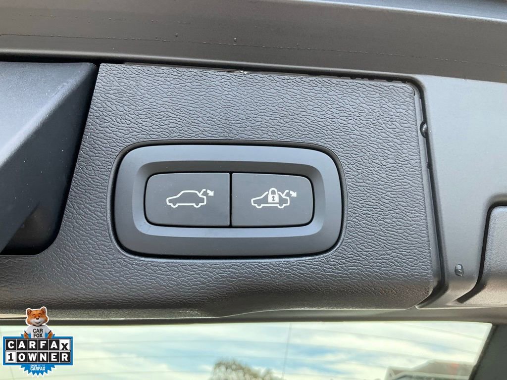 Used 2025 Volvo XC60 B5 Plus image 10