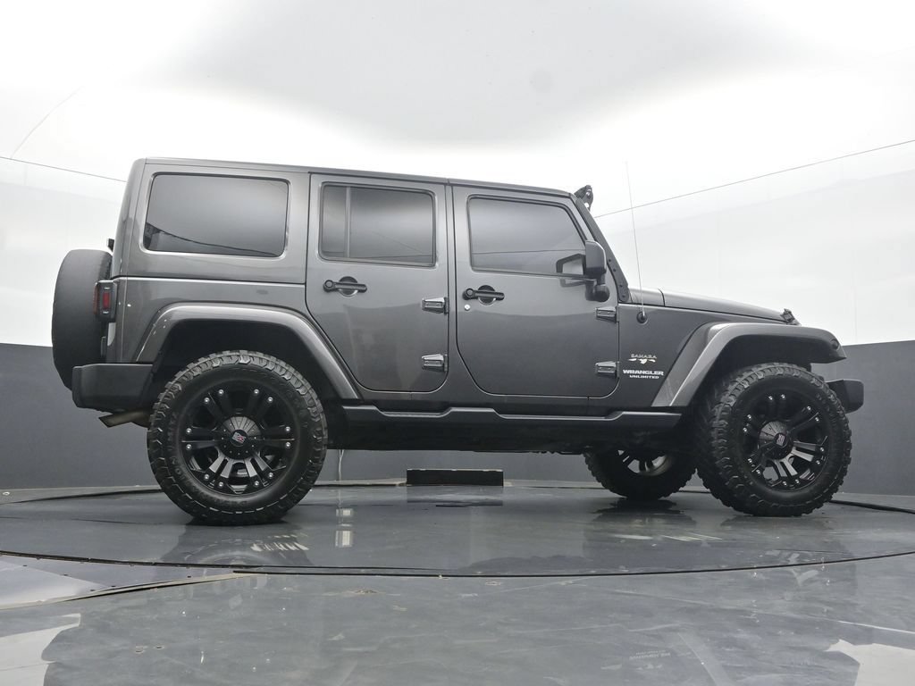 Used 2016 Jeep Wrangler Unlimited Sahara w/ Connectivity Group AWD/4WD image 53