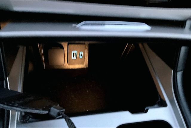 Used 2022 Ford Explorer XLT image 24