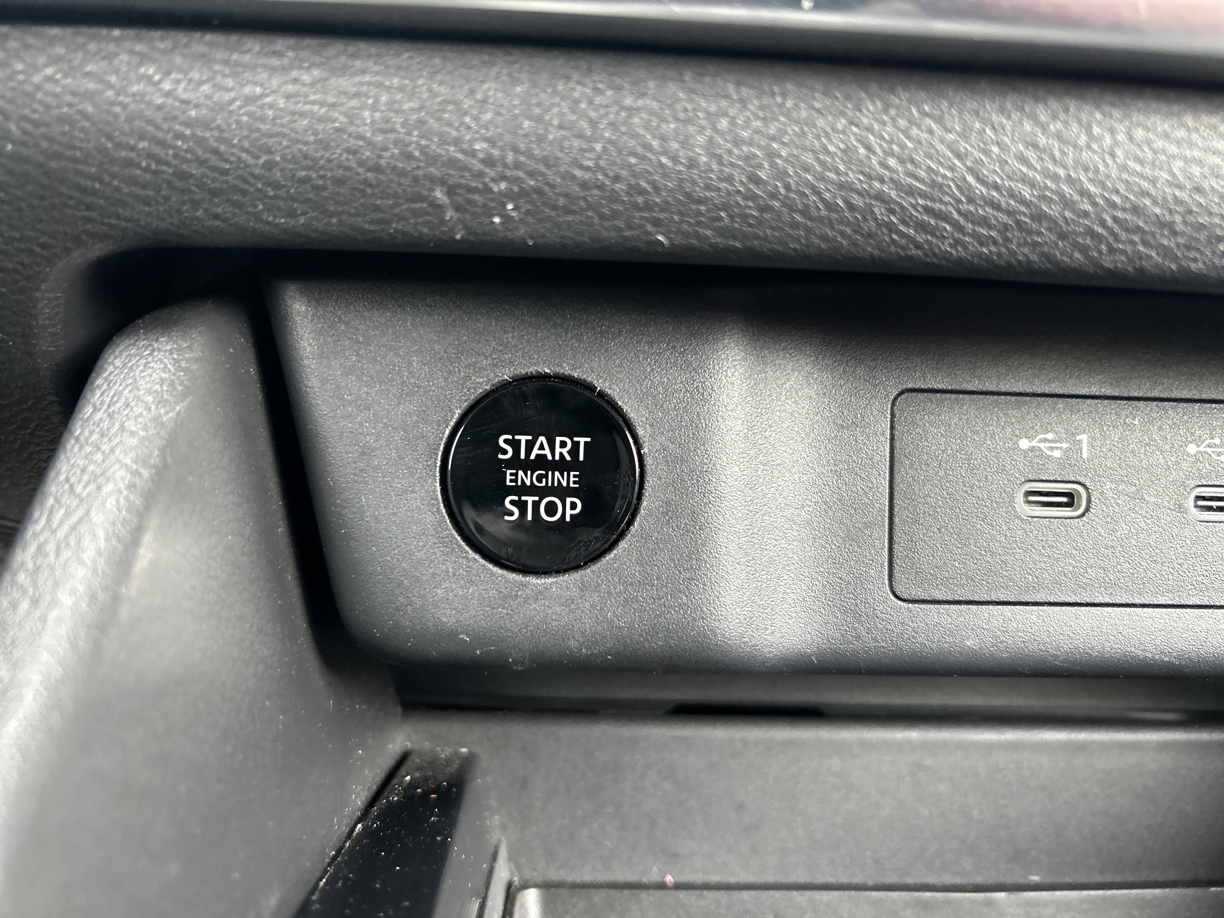 Used 2024 Nissan Rogue SV image 44