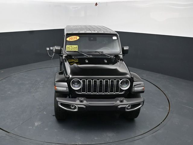Used 2025 Jeep Wrangler Sahara image 40