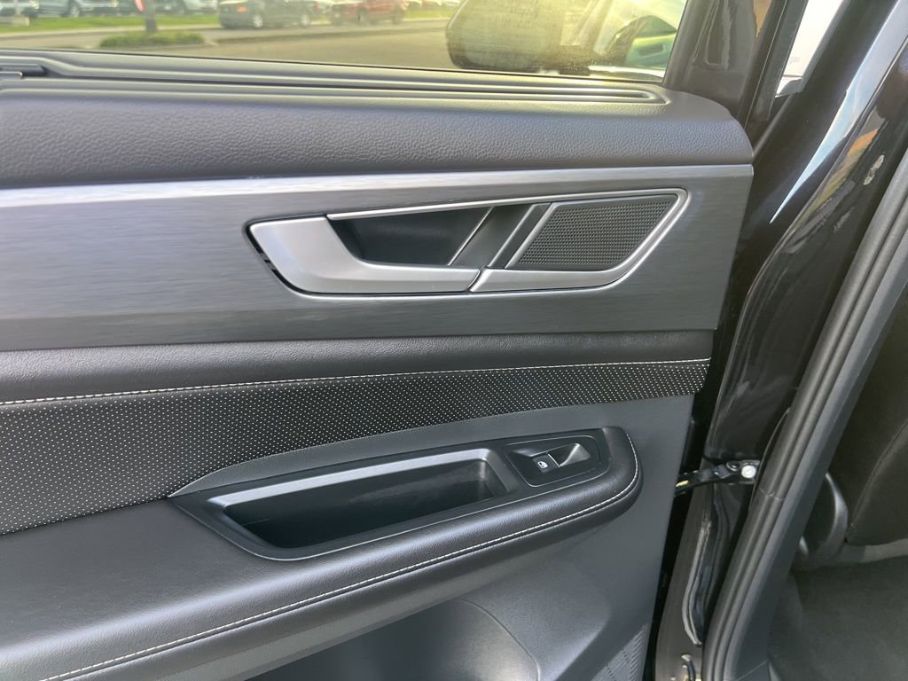 Used 2025 Volkswagen Atlas Cross Sport SE image 29