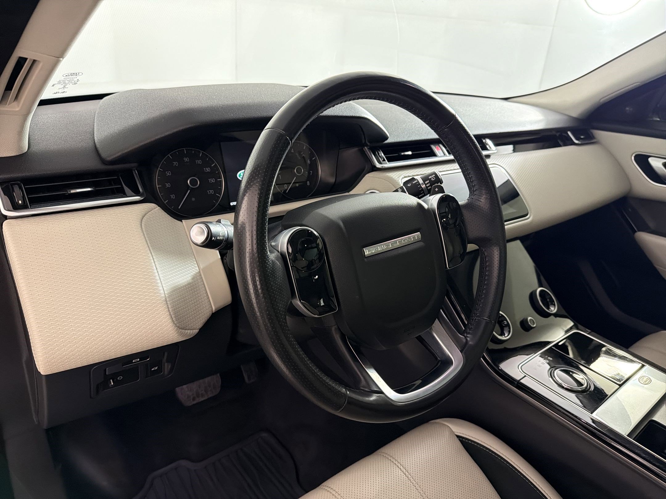 Used 2020 Land Rover Range Rover Velar S image 4