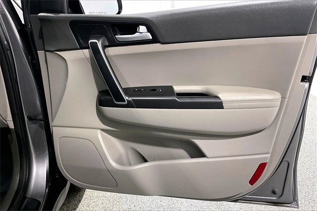 Used 2018 Kia Sportage LX w/ LX Popular Package image 29