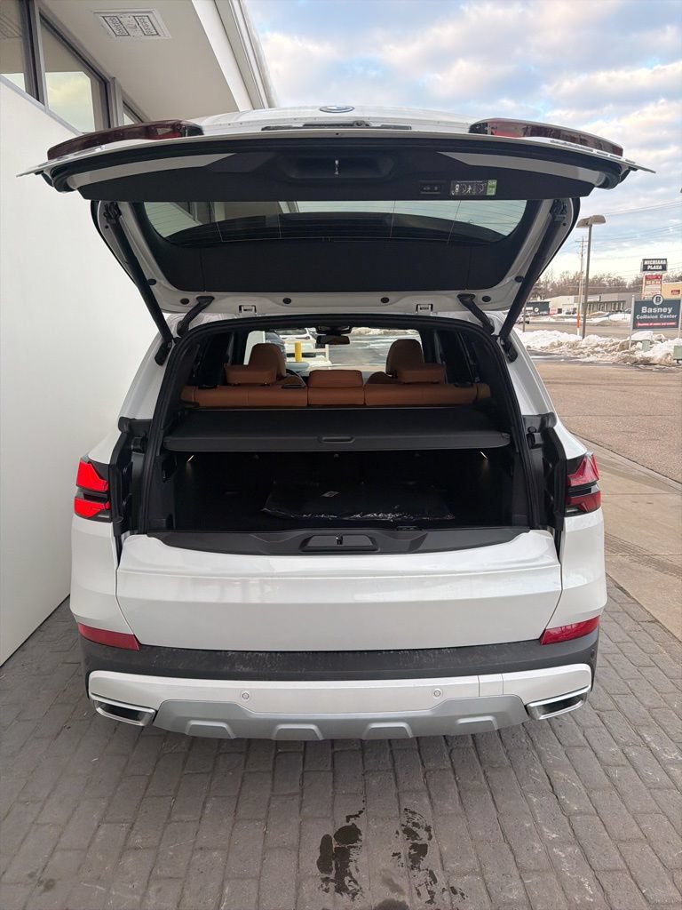 New 2026 BMW X7 M60i image 59