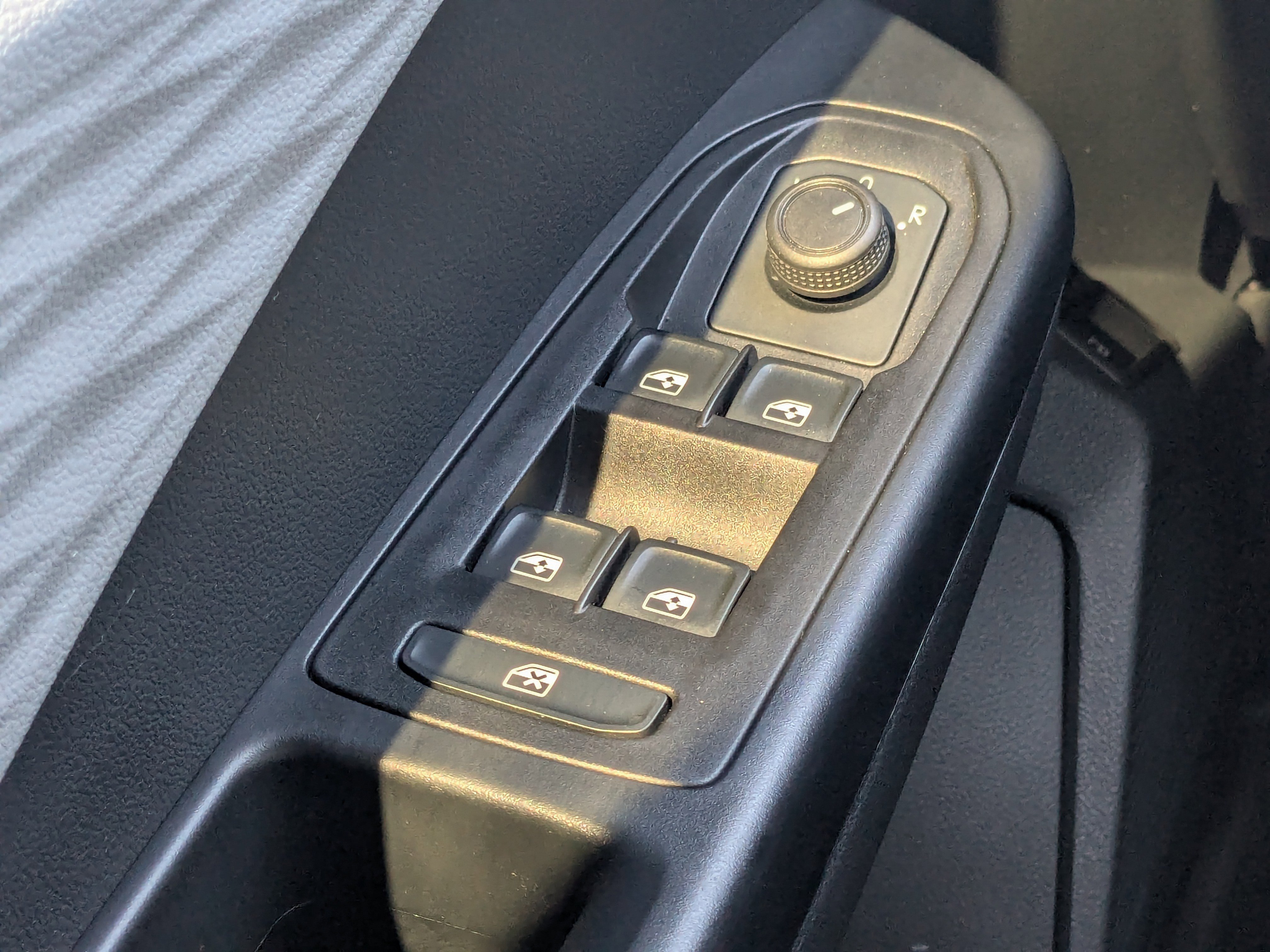 Used 2023 Volkswagen Taos S image 32