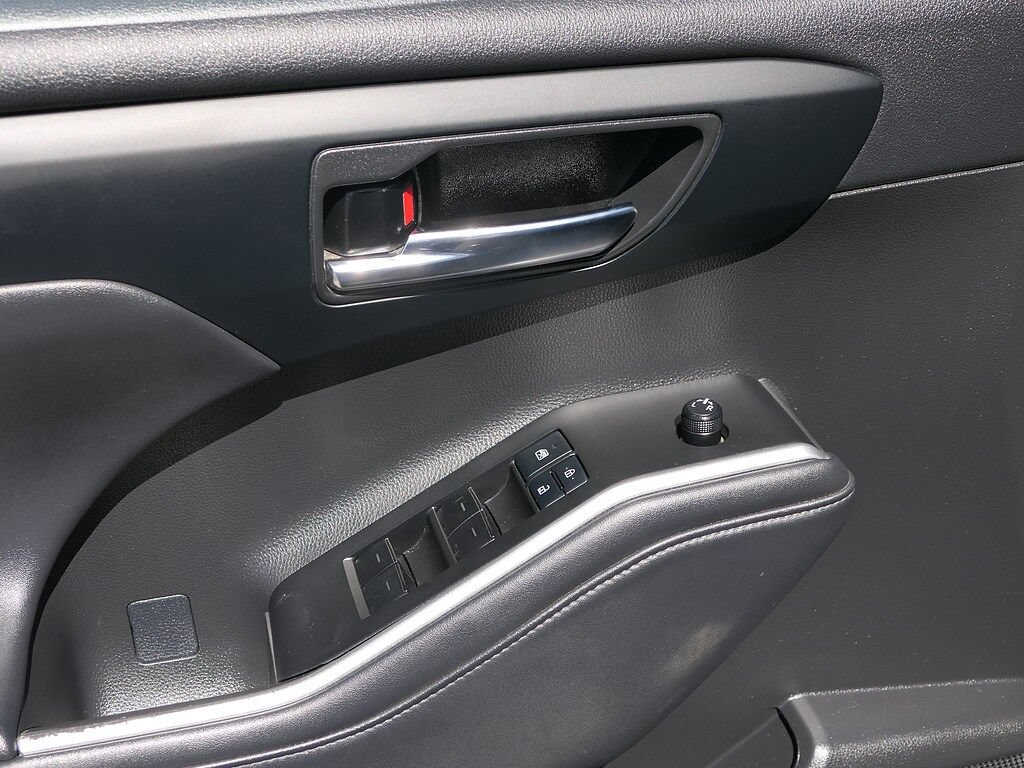 Used 2021 Toyota Highlander XLE FWD image 15