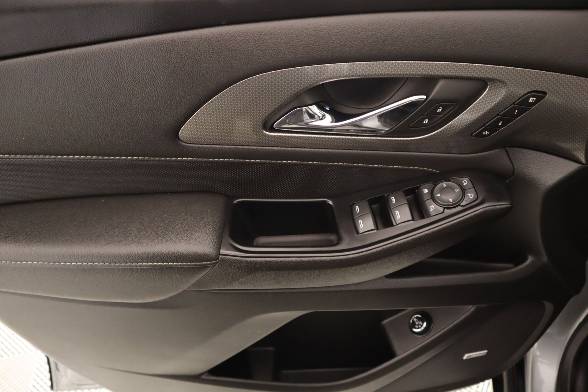 Used 2023 Chevrolet Traverse Premier w/ Redline Edition image 23