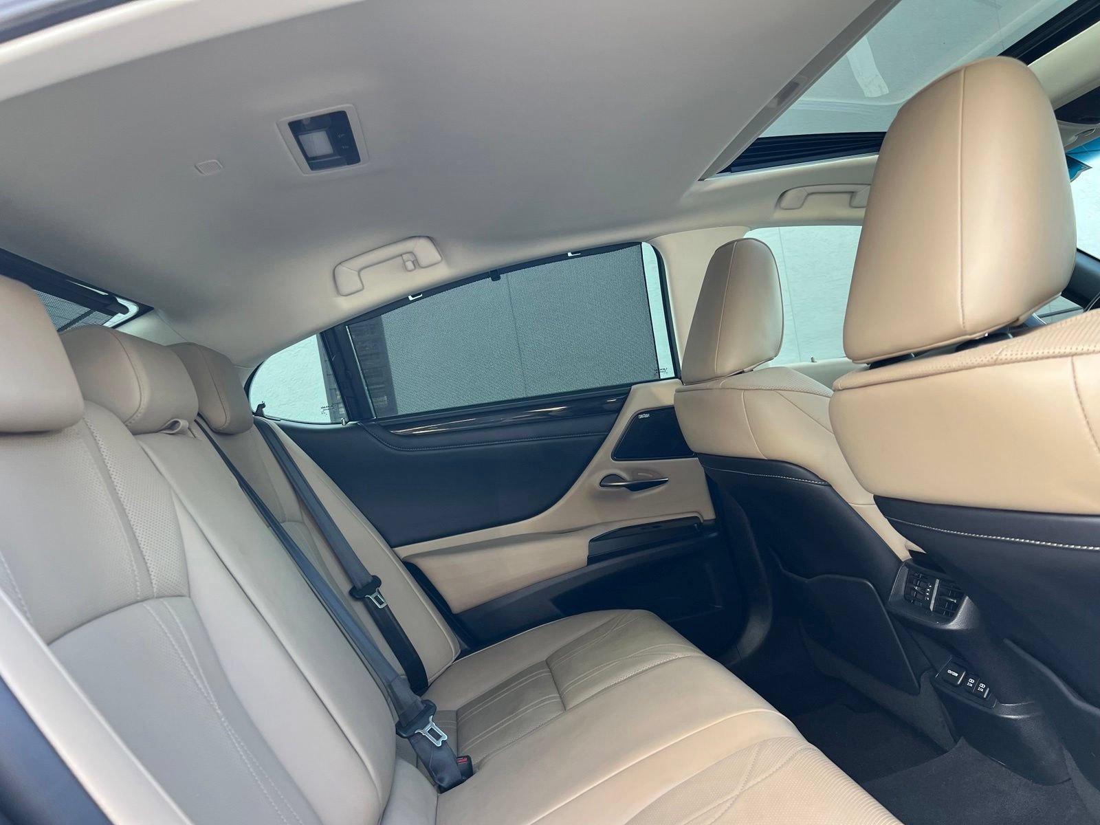 Used 2019 Lexus ES 300h Ultra Luxury w/ Accessory Package 2 FWD image 68