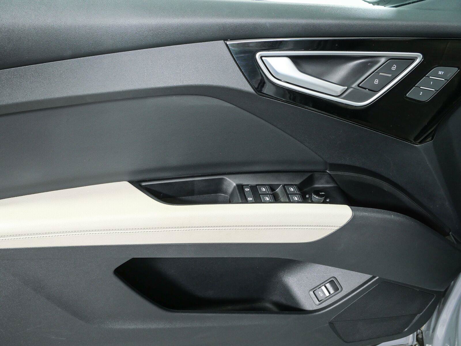 Used 2023 Audi Q4 e-tron Prestige AWD/4WD image 6