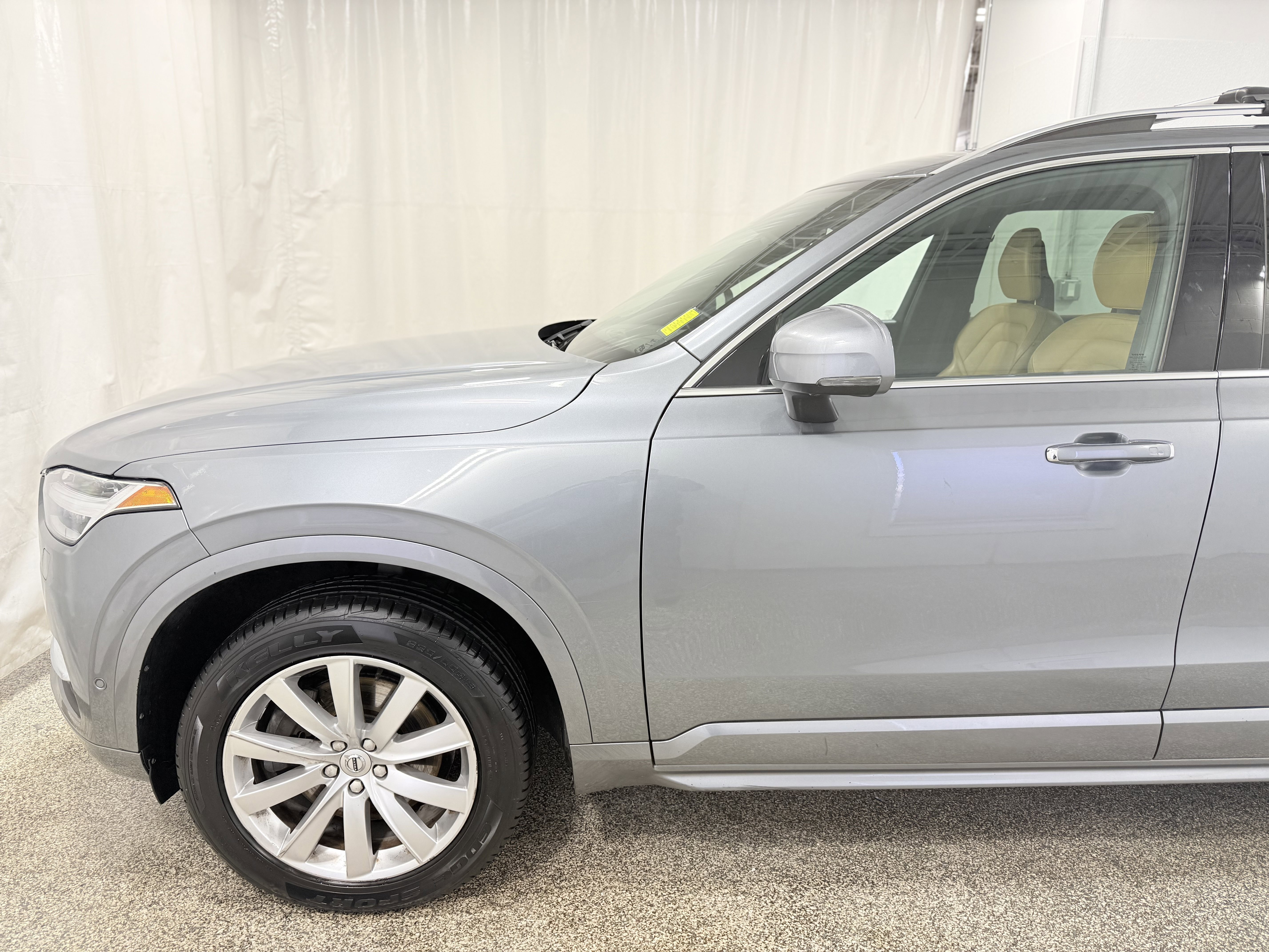 Used 2017 Volvo XC90 T6 Momentum w/ Vision Package image 4