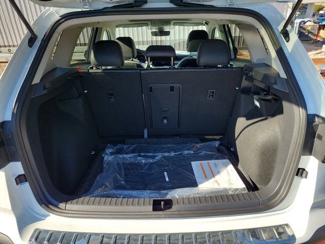 New 2026 Volkswagen Taos SE FWD image 9