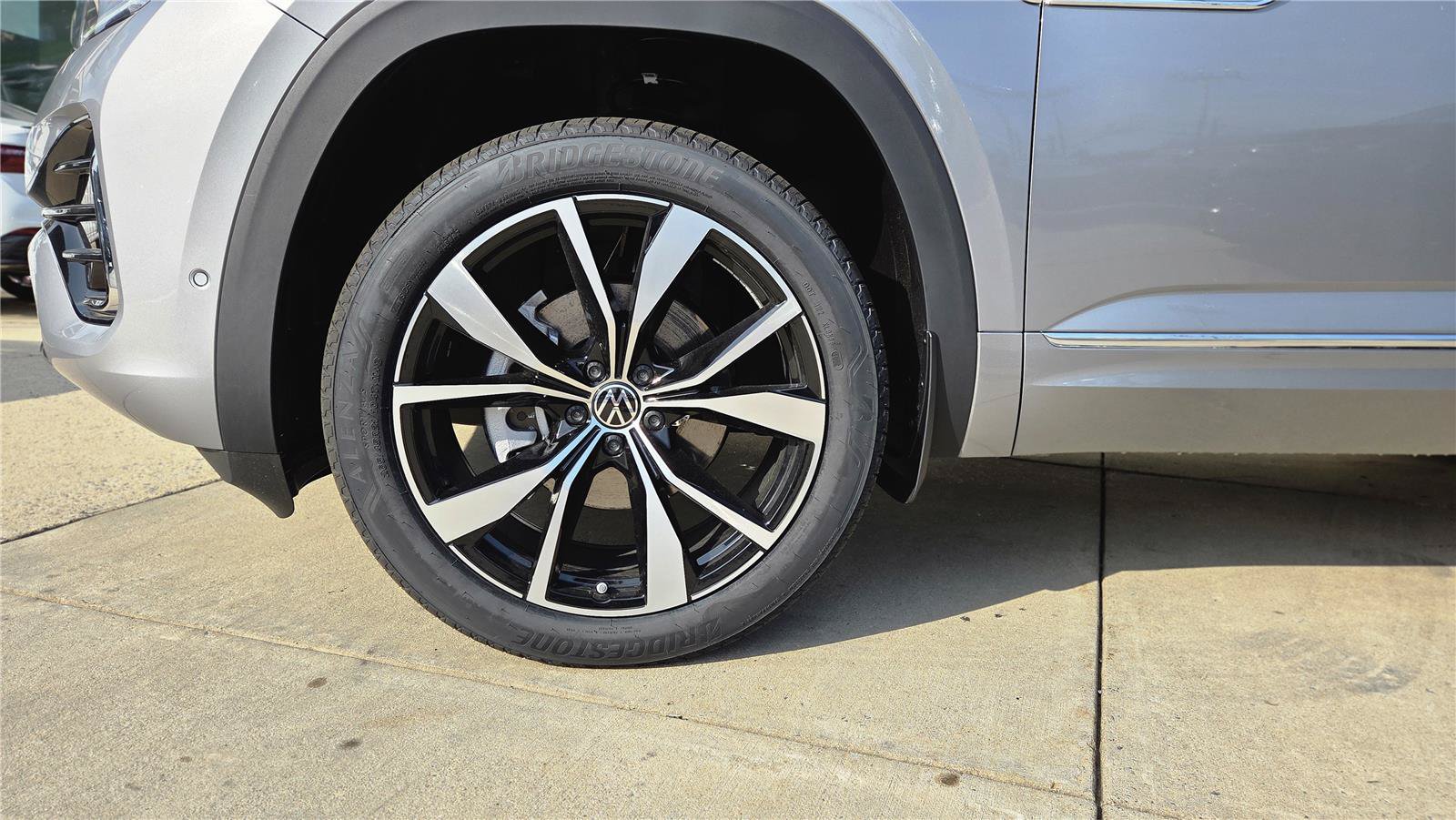 New 2026 Volkswagen Atlas Cross Sport SEL Premium R-Line AWD/4WD image 9