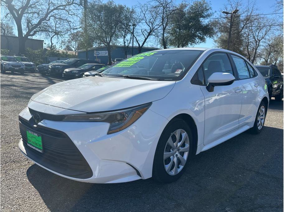 Used 2024 Toyota Corolla LE image 3